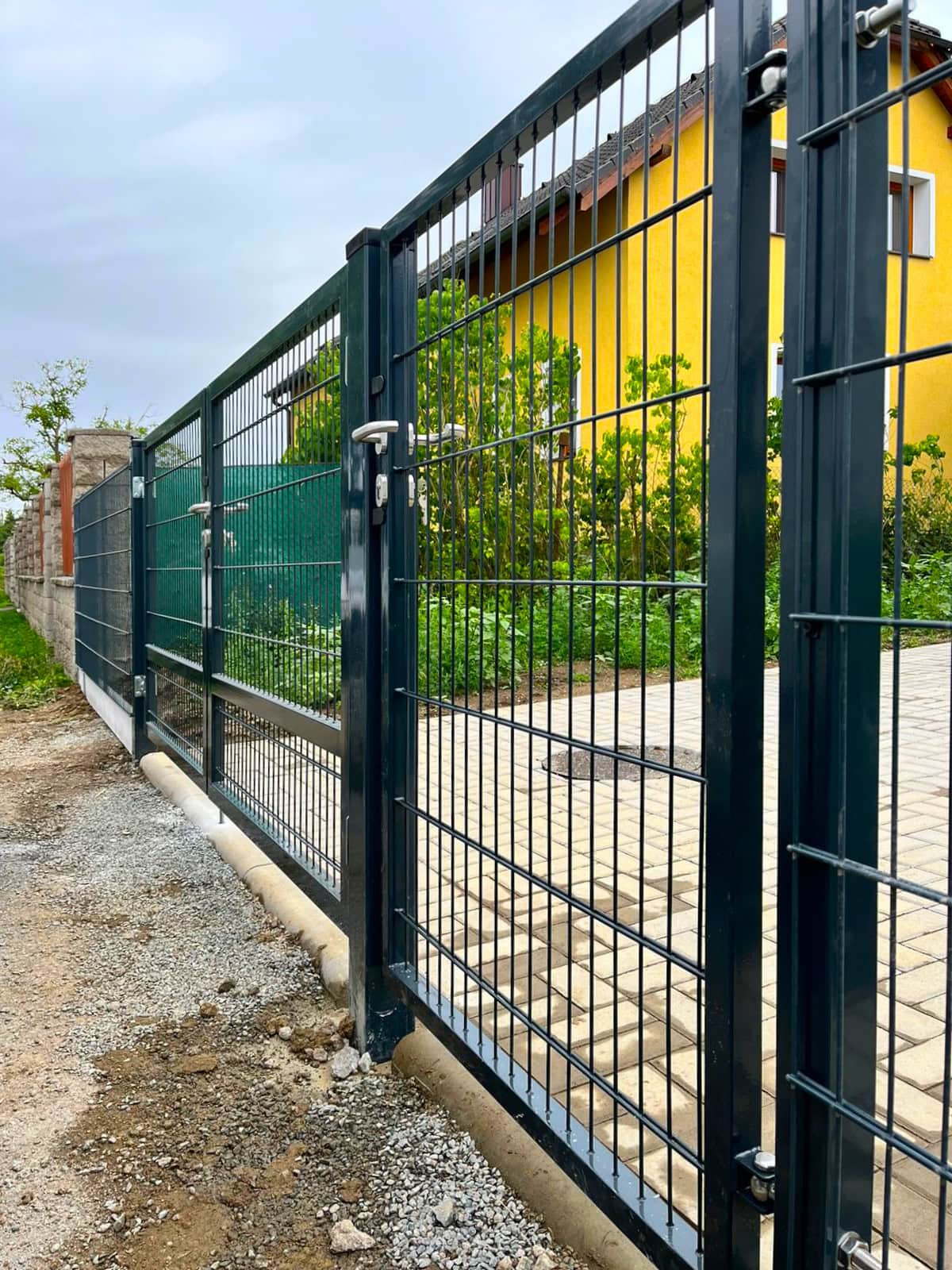 2d175630-792b-4649-8d54-44068d82efd1