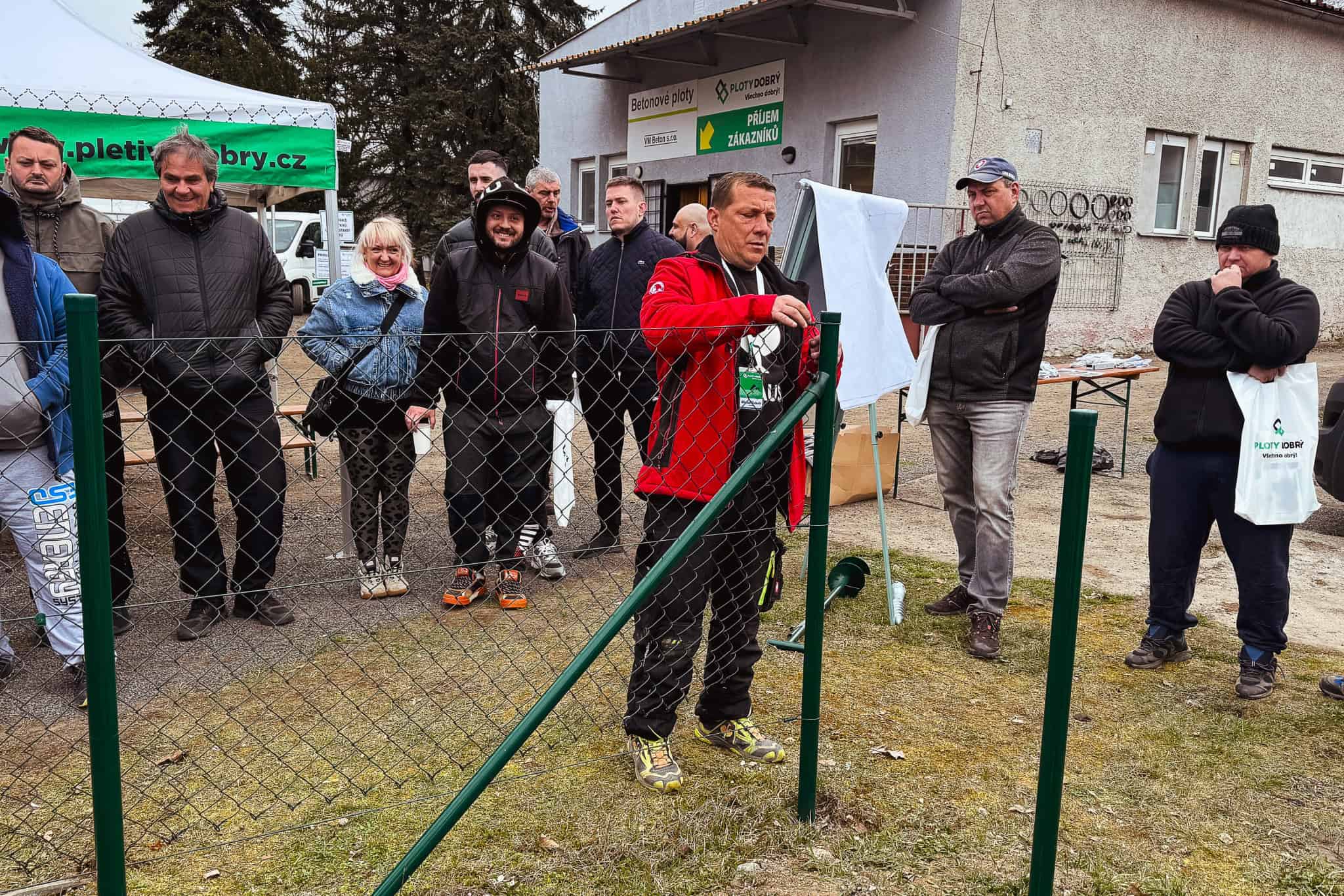 Fotografie z Ukázky stavby plotu – Pletiva Dobrý
