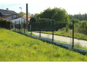 Realizace Horní Bříza – Zn+PVC zelené 3D panely