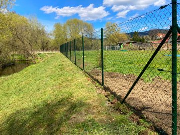 Realizace – klasické čtyřhranné pletivo zelené barvy, poplastované | České Budějovice