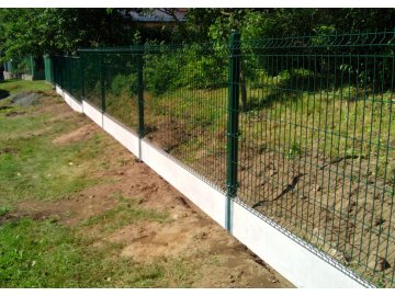 Realizace – 3D plotové zelené panely a podhrabové desky | Plzeň