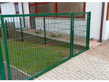 Realizace – 2D plotové poplastované panely | Srby
