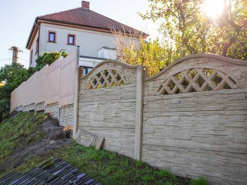 Realizace – WPC plotovky a betonový plot | Obora