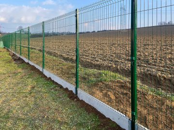 Realizace – 3D plotové panely a podhrabové desky | Loket