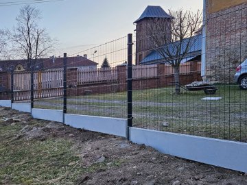 Realizace – 2D plotové panely a podhrabové desky | Bezdružice