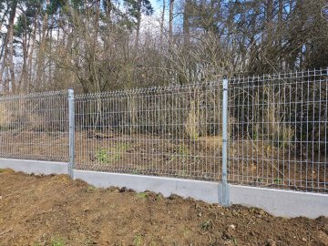 Realizace – 3D plotové panely a podhrabové desky | Třemošná