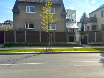 Realizace – betonový plot na podezdívce | Praha