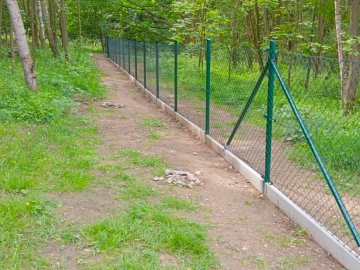 Realizace – čtyřhranné pletivo a podhrabové desky | Kynšperk nad Ohří
