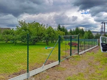 Realizace – čtyřhranné pletivo a podhrabové desky | Dýšina