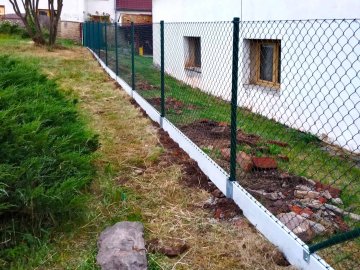 Realizace – čtyřhranné pletivo a podhrabové desky | Stříbro