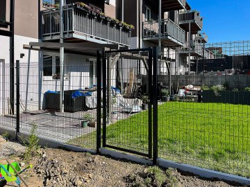 Realizace – 3D plotové panely a podhrabové desky | Vochov