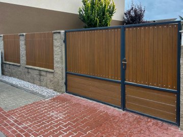 d98f9a3c 2b00 42d7 9e57 f17c5f819226