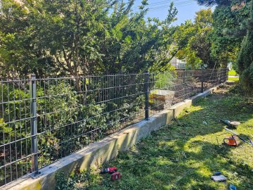 Realizace – 2D plotové panely na původní podezdívce | Prostějov