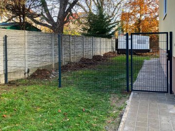 Realizace –  2D plotové panely a branka | Kolín