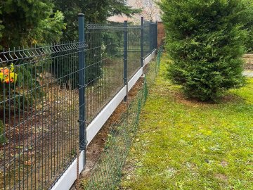 Realizace –  3D plotové panely a podhrabové desky | Hořovice