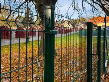 Realizace –  3D plotové panely a podhrabové desky | Přeštice