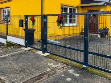 Realizace – 3D plotové panely a betonový plot | Sokolov