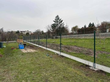 Realizace – čtyřhranné pletivo a podhrabové desky | Kroměříž