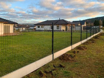 Realizace – 3D plotové panely a podhrabové desky | Nýrsko