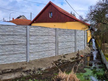 Realizace – betonový plot | Benešov
