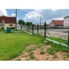Realizace – čtyřhranné zelené pletivo a podhrabové desky | Svojetín