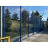 Realizace – modré 2D plotové panely na patkách | Holýšov