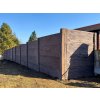 Realizace – betonový plot s dekorem dřeva | Benešov