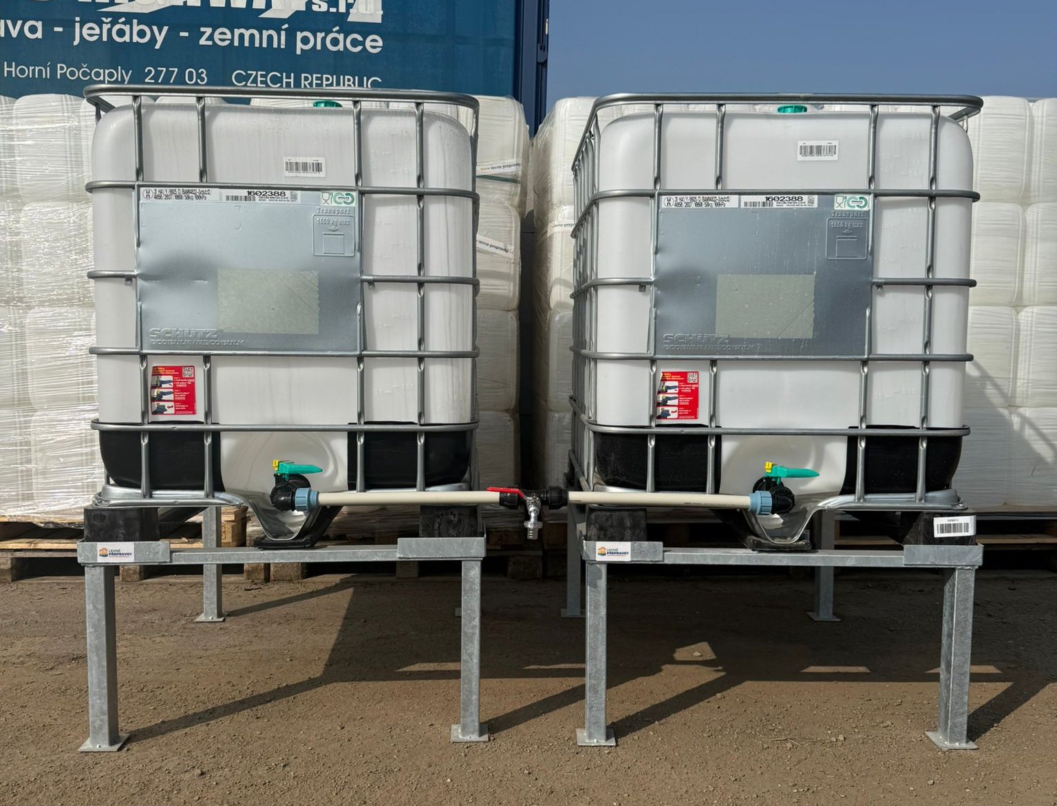 Jak propojit dvě IBC nádrže – jednoduchý návod na propojení nádrží na vodu