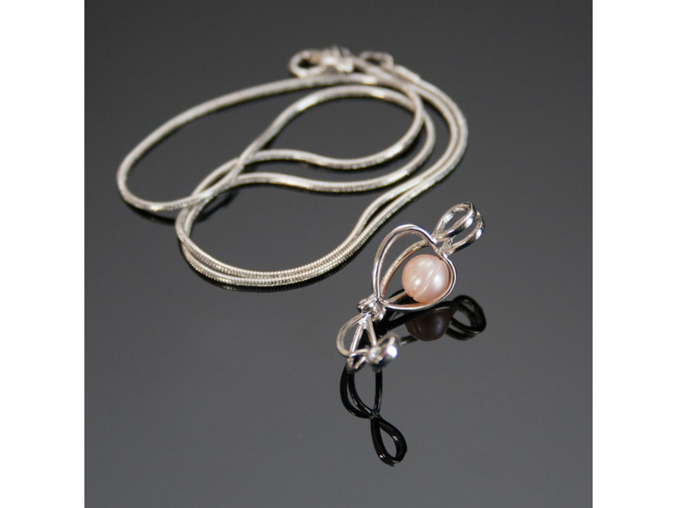 Čištín Stříbrný přívěšek klícka P 957, přírodní říční perla, perla přání a přátelství v perlorodce