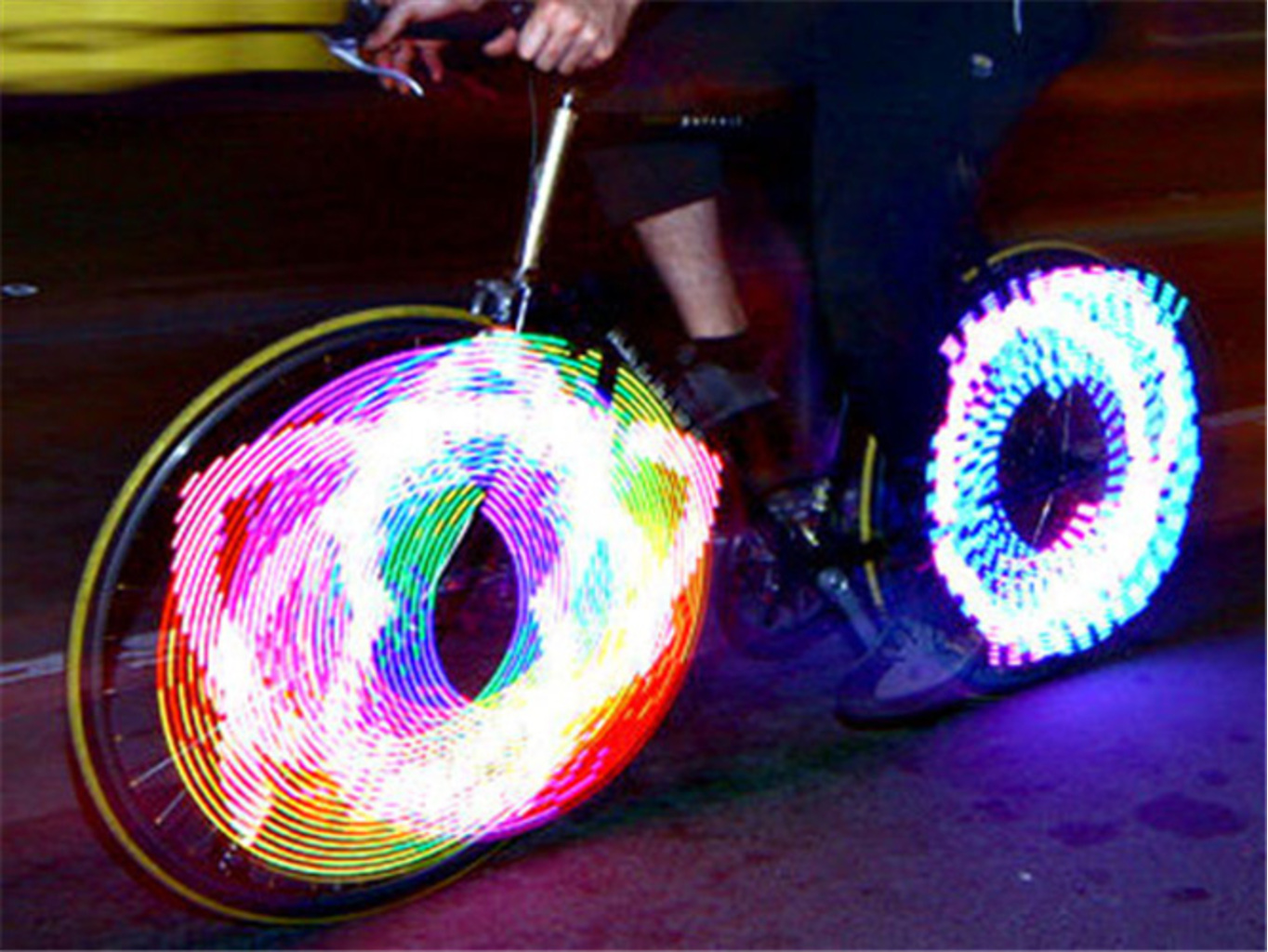 LED světlo přední zadní do výpletu kola barva - barevná