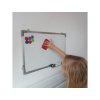 magneticka tabule 40 x 60 cm magnety fixy houbicka bila 2