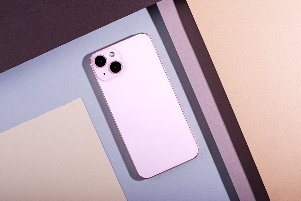 Je iPhone 13 zastaralý? Ani zdaleka. Velká recenze celé řady iPhone 13 v roce 2026
