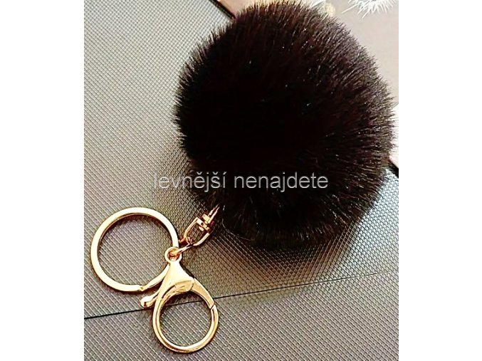 Přívěsek na klíče chlupatý černý míček