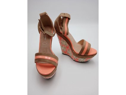 Dámské trendy páskové sandály na klínku Intrépides Shoes, oranžové