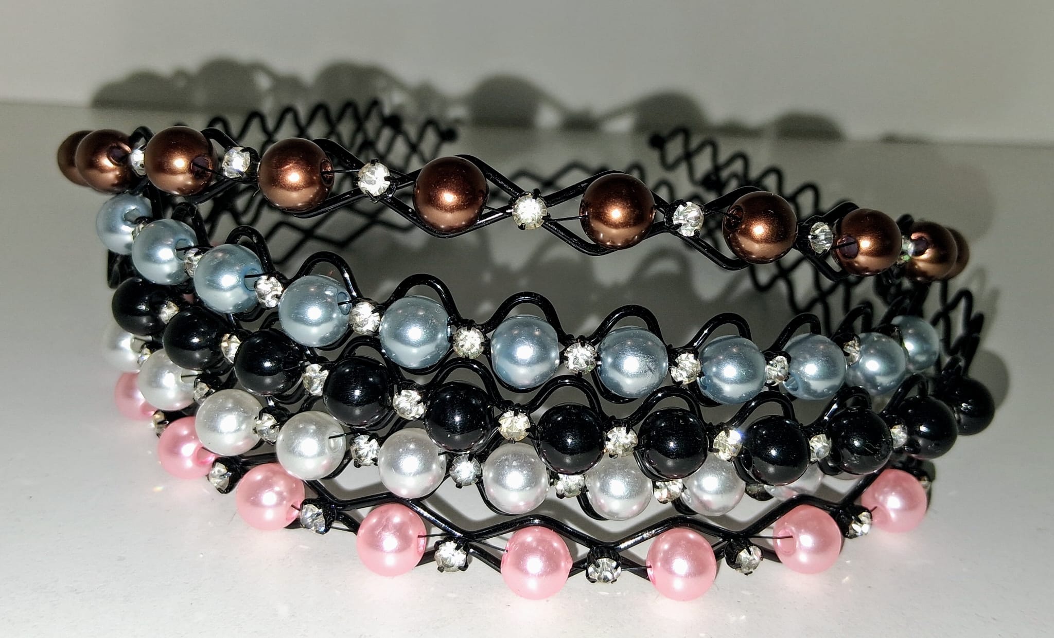 Čelenka do vlasů s perličkama Varianta: Bílá