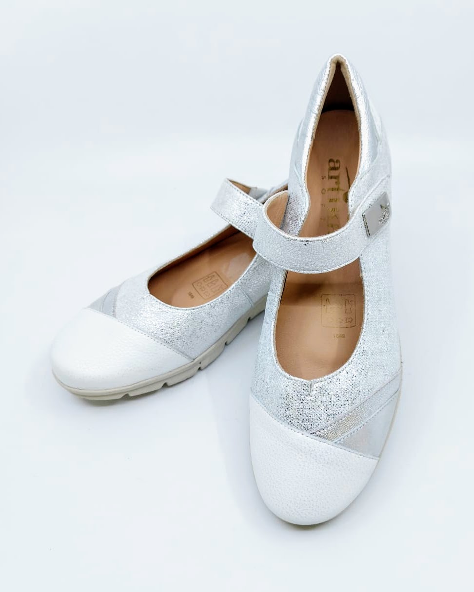 Dámské kožené baleríny s páskovým zapínáním Artika Soft, bílo-stříbrné *Velikosti textil: 35