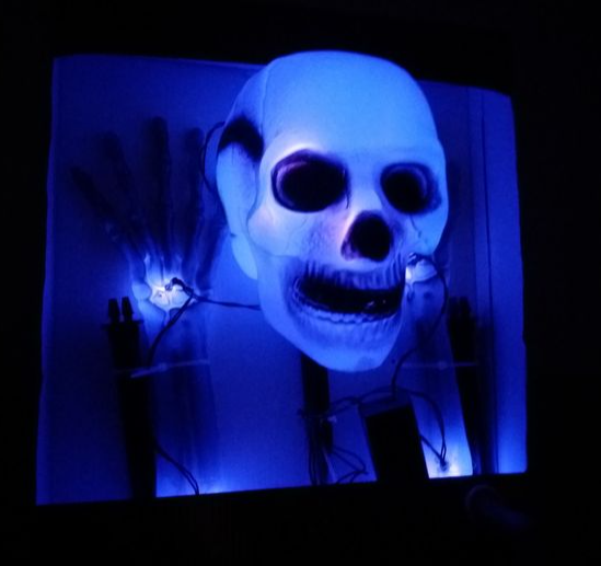 Halloweenská svítící dekorace - lebka