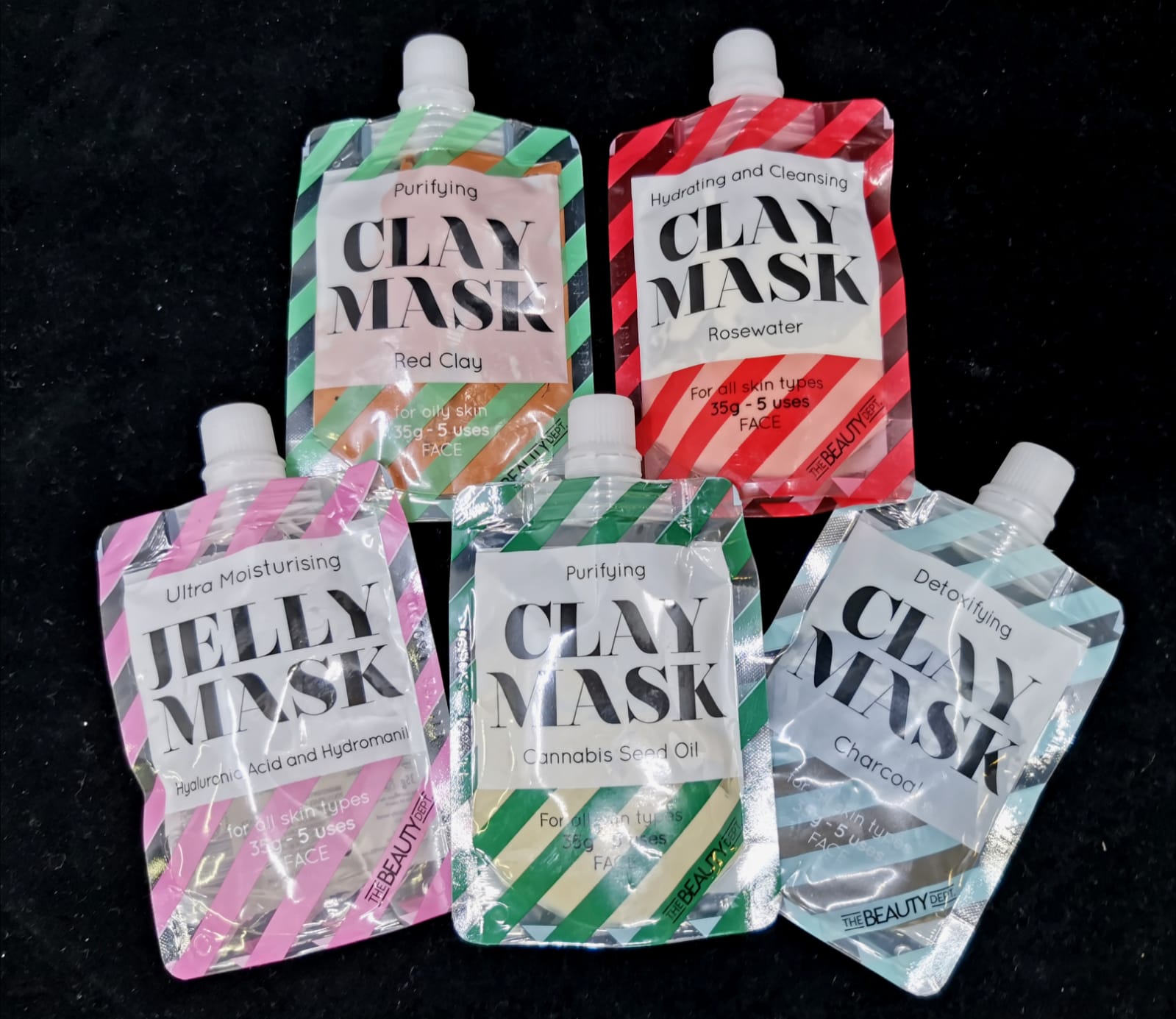 The Beauty dept. Maska na obličej The Beauty dept. Základní barvy: světle zelená