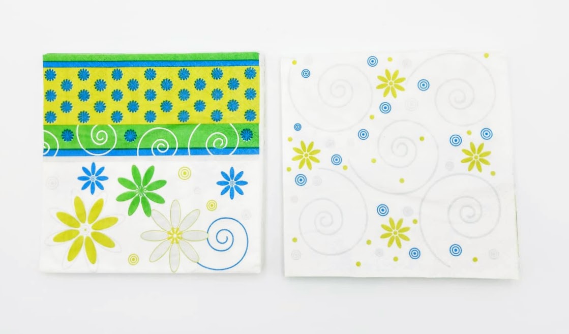 3-vrstvé ubrousky s květinovým vzorem 33x33 cm, různé barvy Základní barvy: modro-zelená