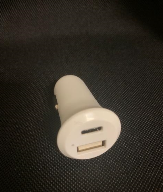 Adaptér do auta Grundig 5V 3A