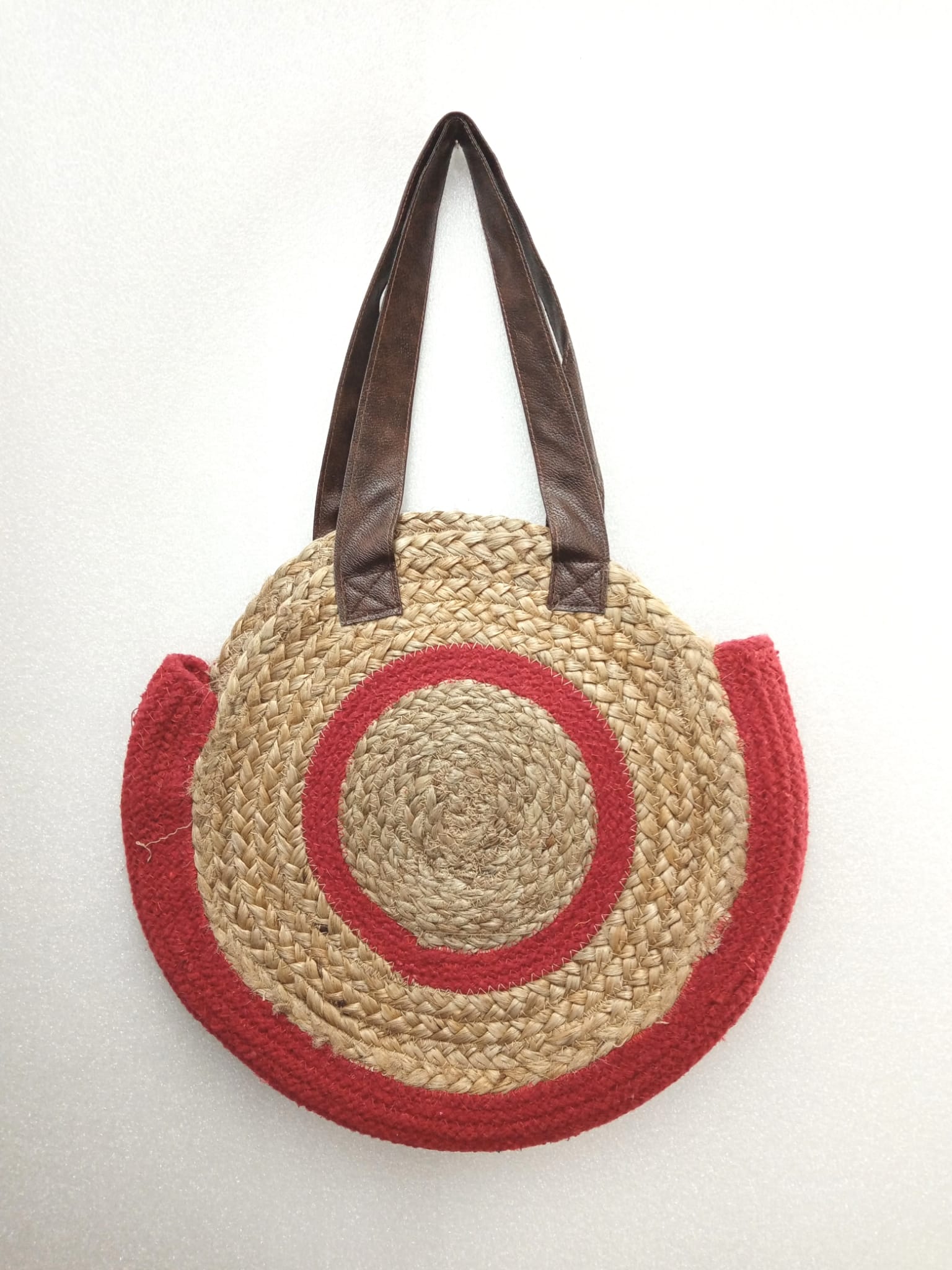 Vintage Addiction Kulatá jutová kabelka s červenými vzory