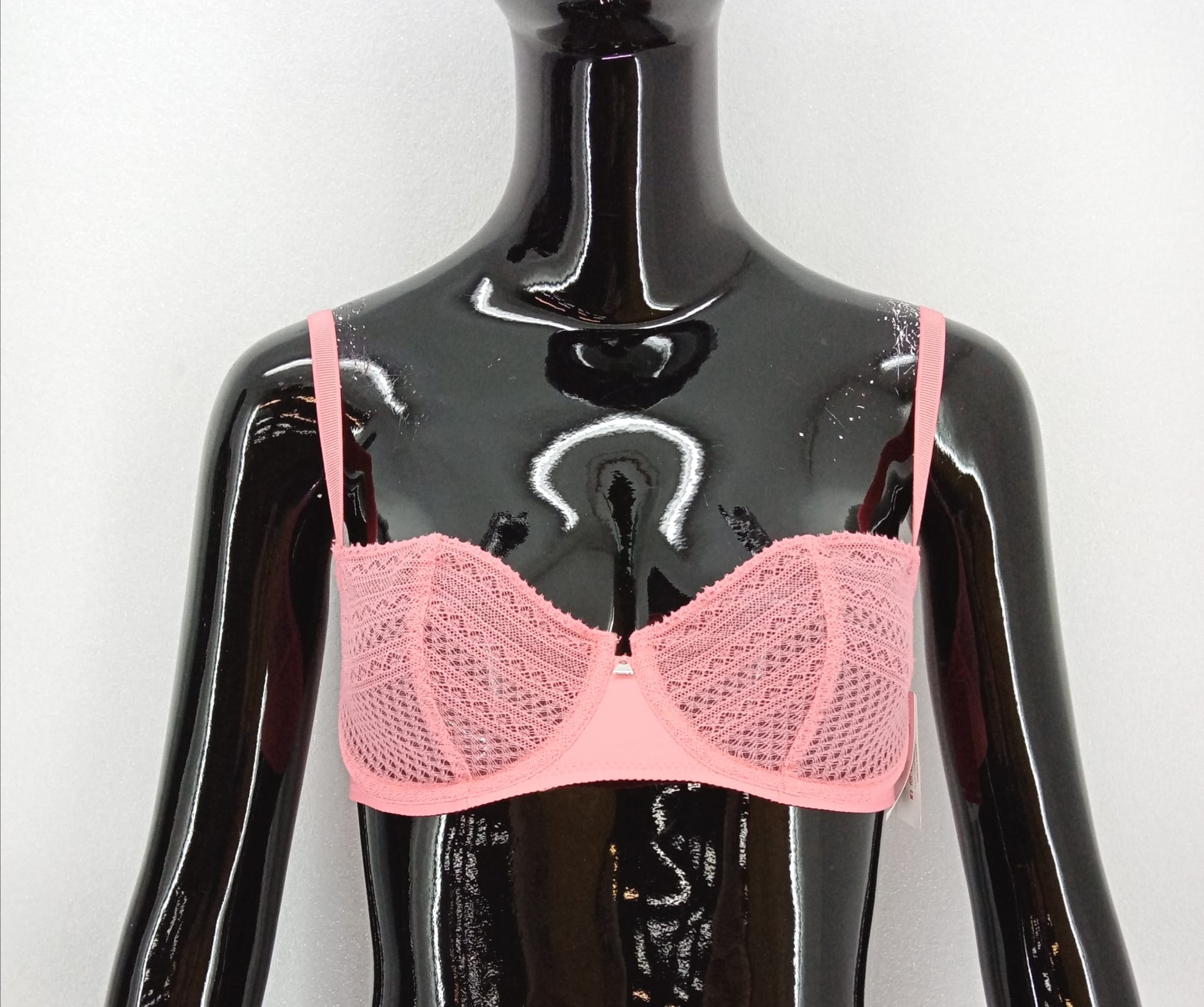 Dámská, krajková podprsenka s kosticemi Passionata - růžová VELIKOST: 65E