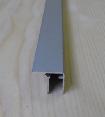 Al "U" profil s prodlouženou hranou,tloušťka 6mm,stříbrný elox s krycí folií,6,4 m