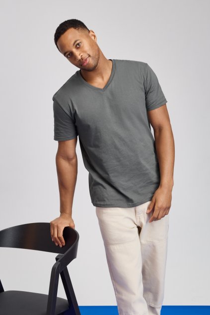 SOFTSTYLE<SUP>®</SUP> ADULT V-NECK T-SHIRT Black (Vyberte barvu černá, Velikost S)