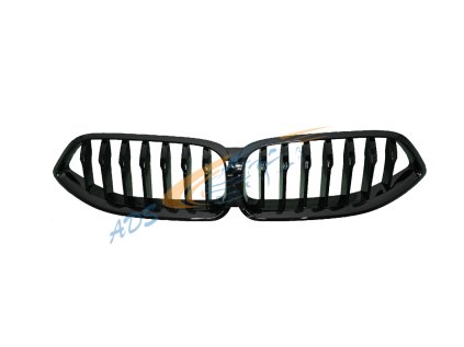 8 Series 1 line piano black grille 2020 (1)