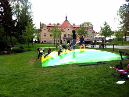 Hotel zámek Berchtold trampolina