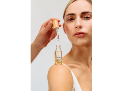 CHRISTMAS POP-UP Smyssly rozjasňující sérum se zlatem