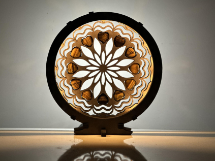 "Srdce, mandala s tygřím okem" Stolní lampa 20x22 cm černá s patinou