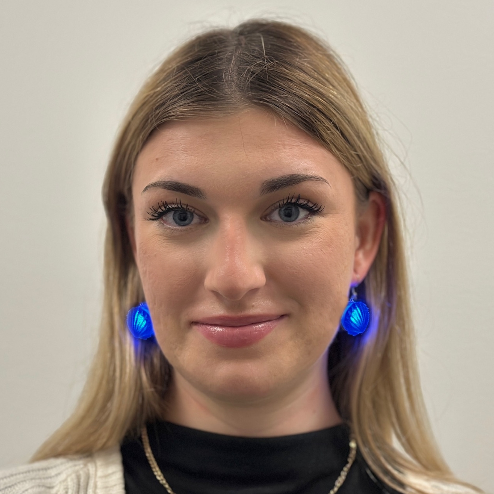 Li-Go Světelné náušnice "Mušle" modrá