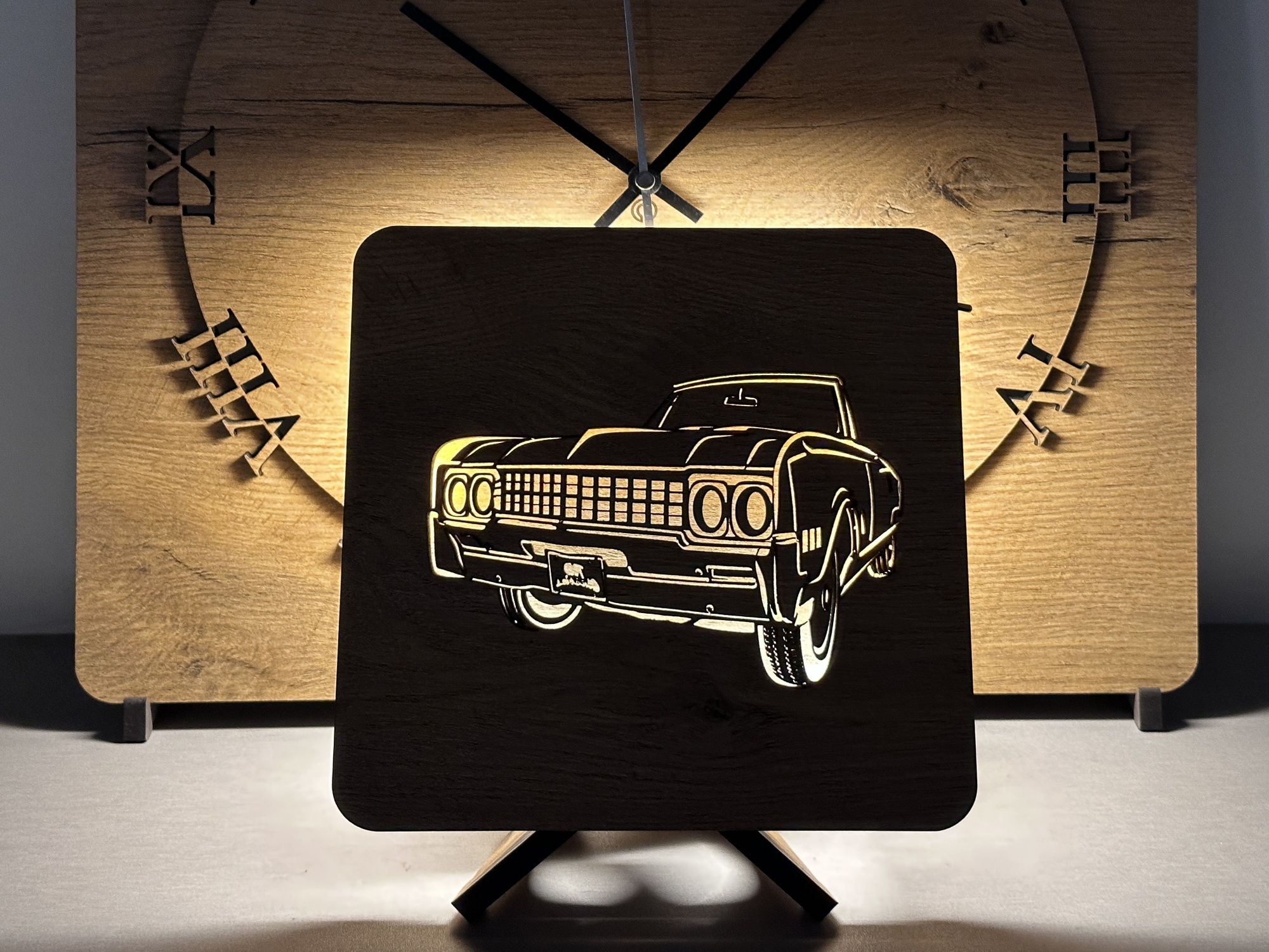 Levně Li-Go "Veterán Buick" lampa 19x19cm provedení povrchu: dub B